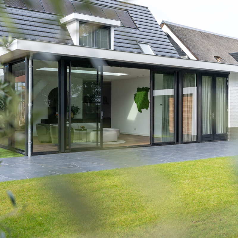 Serre aanbouw met schuifpui