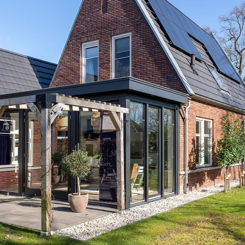 Serre aanbouw met moderne kozijnen kosten