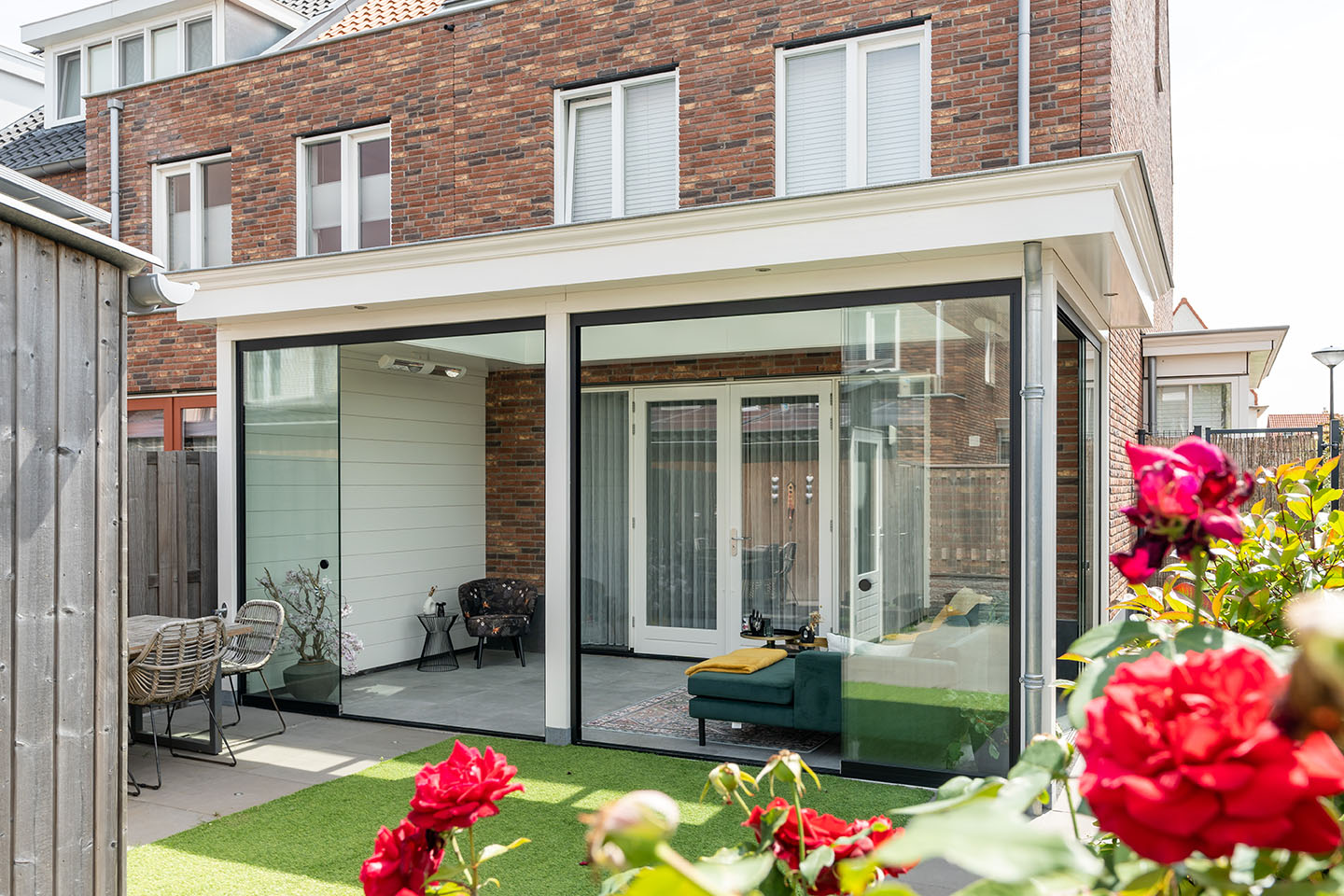 Houten serre tuinkamer met lichtstraat en heater