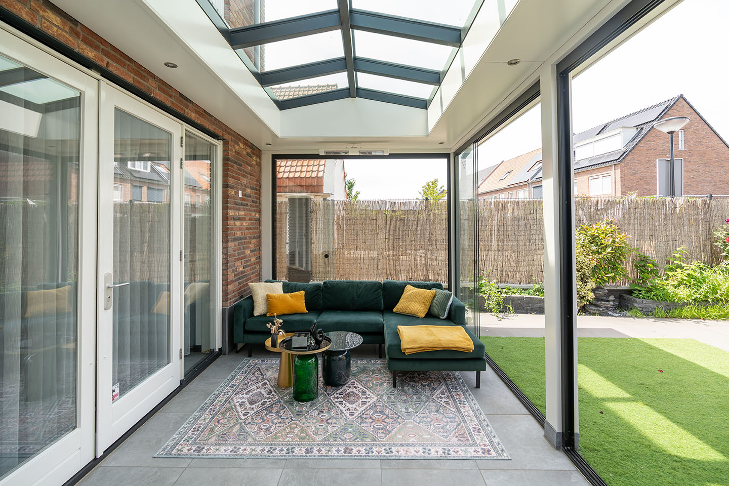 versol tuinkamer met moderne inrichting