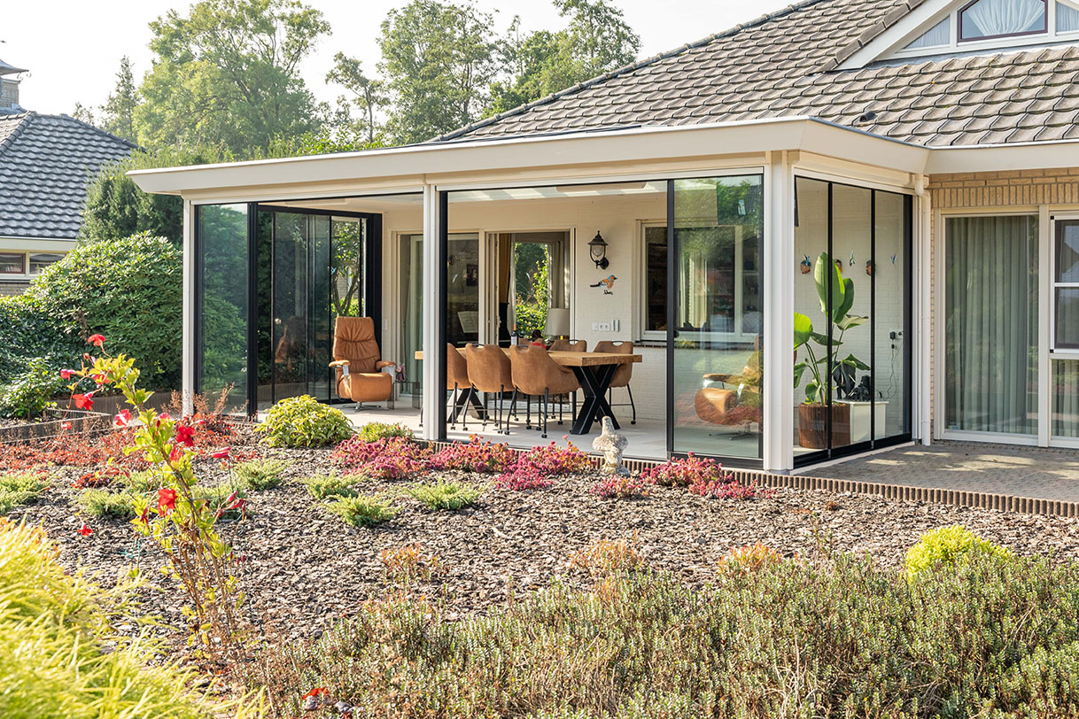 Tuinkamer bij moderne woning