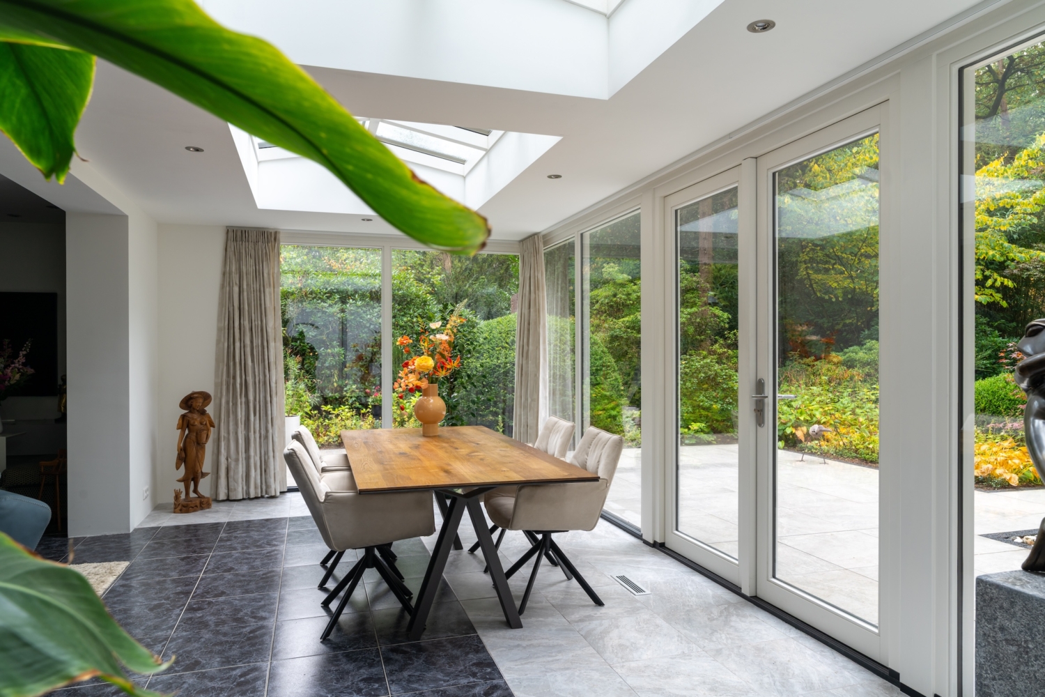 Serre met lichtstraten