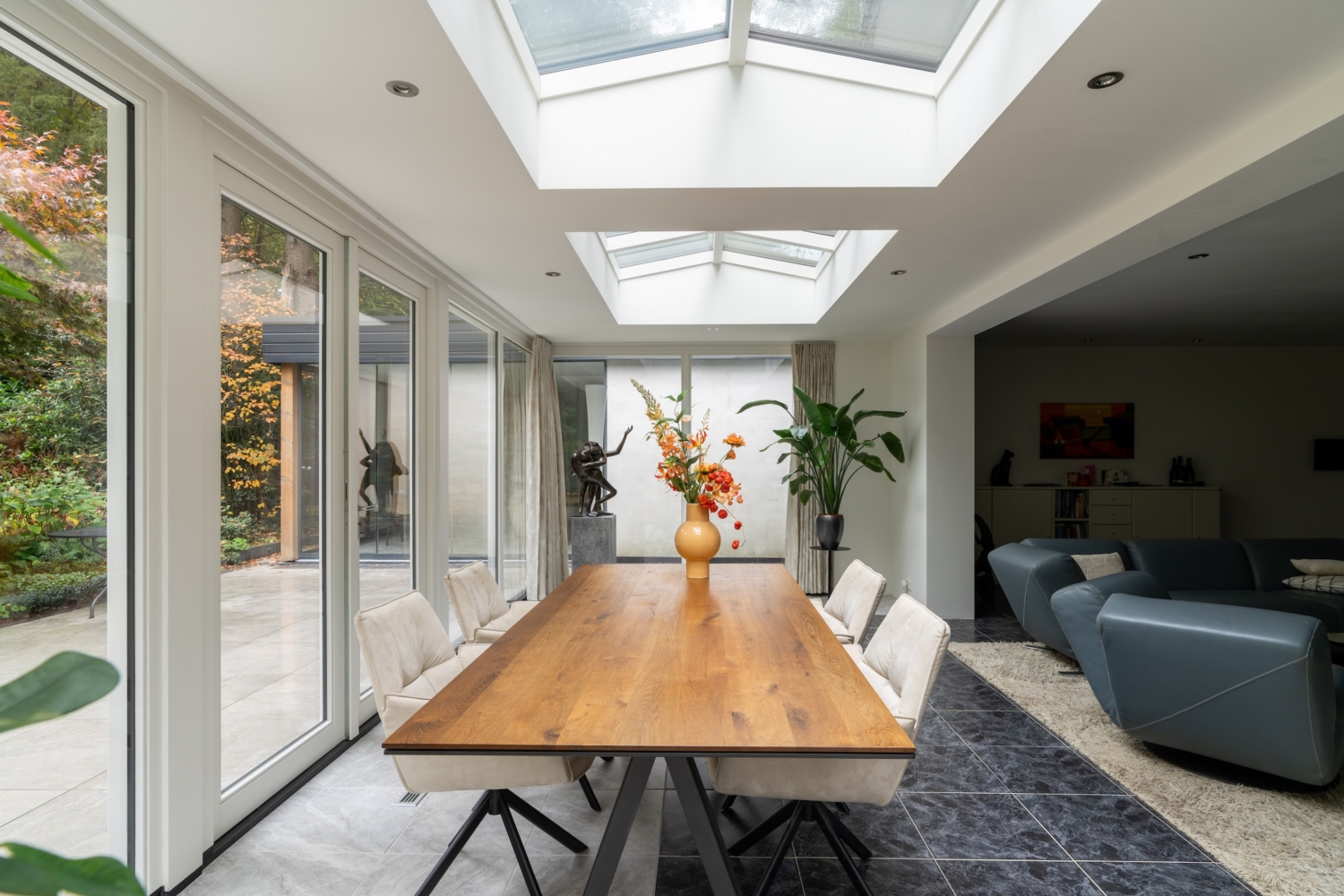 Moderne serre met lichtstraten