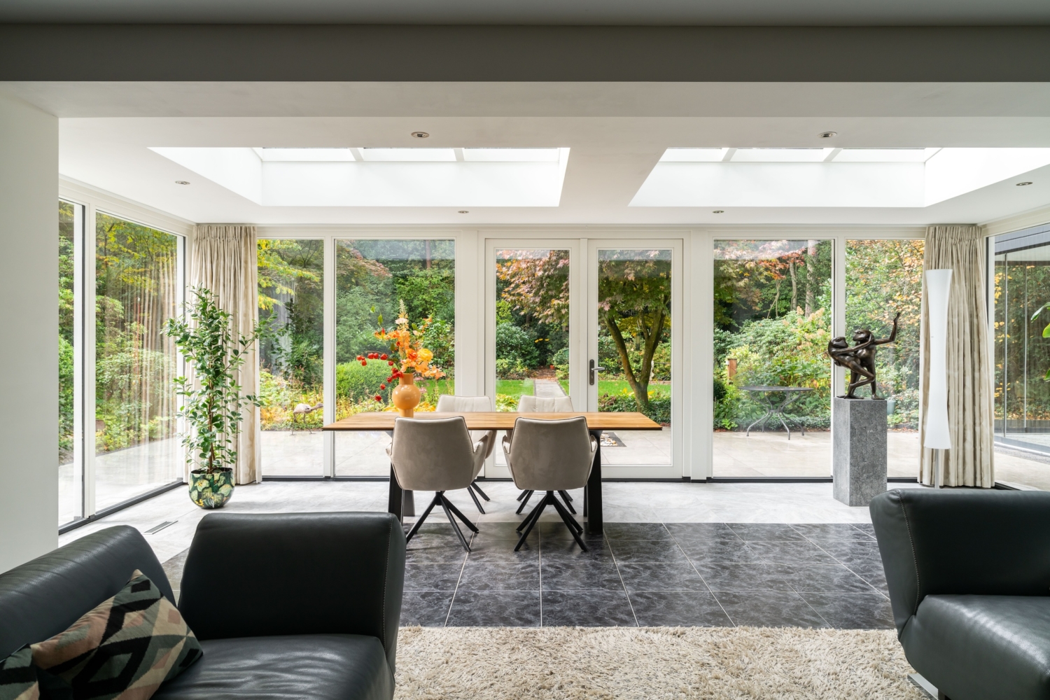 Uitbouw met openslaande deuren